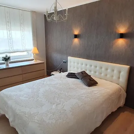 Aia - 60 M2 Apartman *